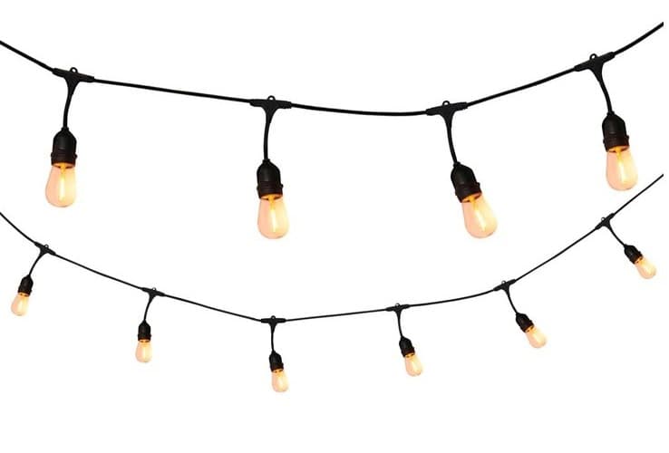 Detaliu becuri LED filament amber, 2W, cu lumina calda.